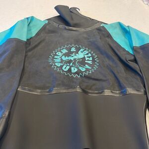 Ronny warm & fuzzy buddy wet suit top size medium, great keeping you warm dry.